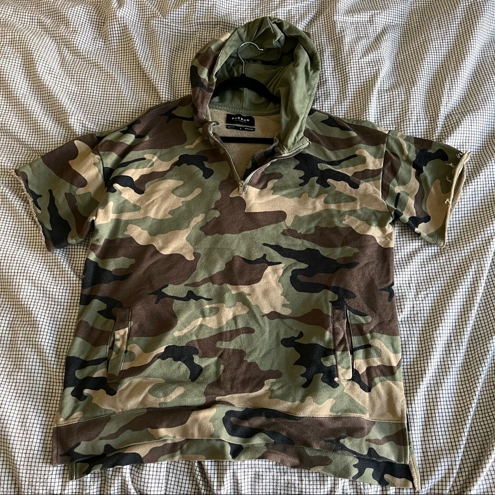 Pacsun Camo Short-Sleeve Hoodie Pullover | Size Large